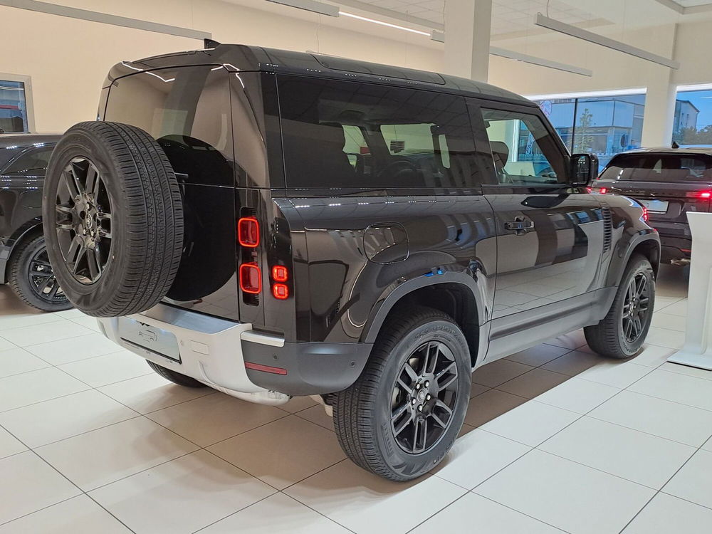 Land Rover Defender nuova a Pavia (2)