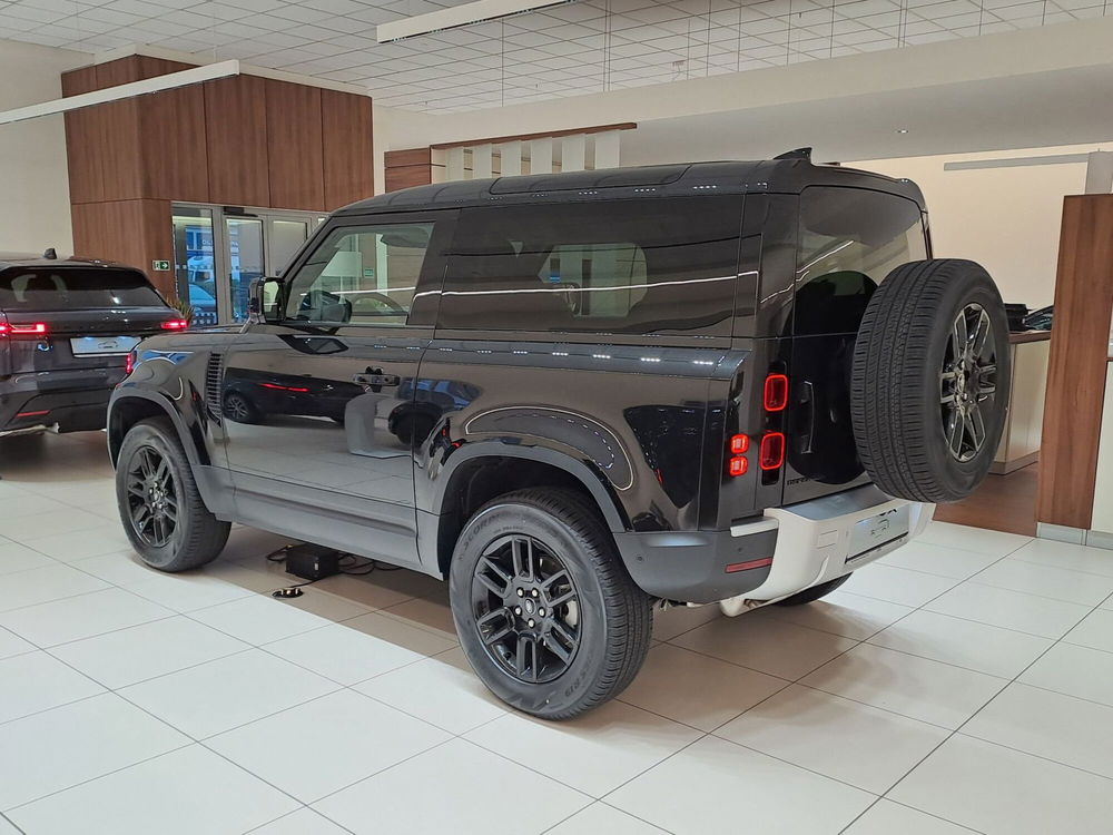 Land Rover Defender nuova a Pavia (9)