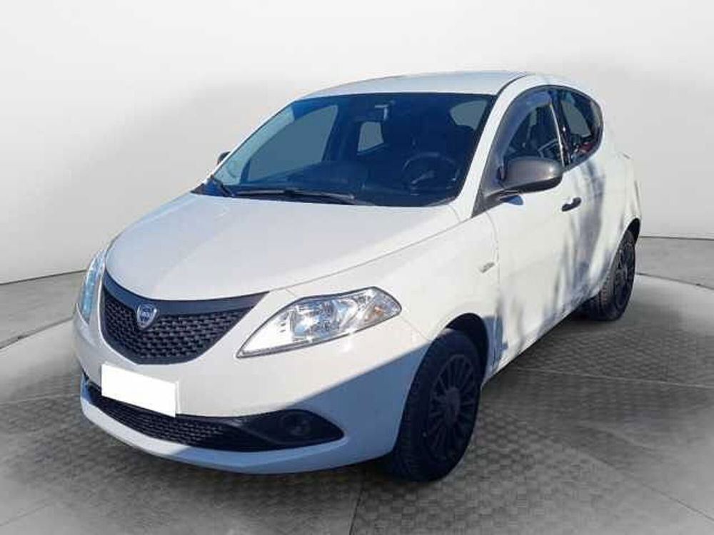 Lancia Ypsilon usata a Siena