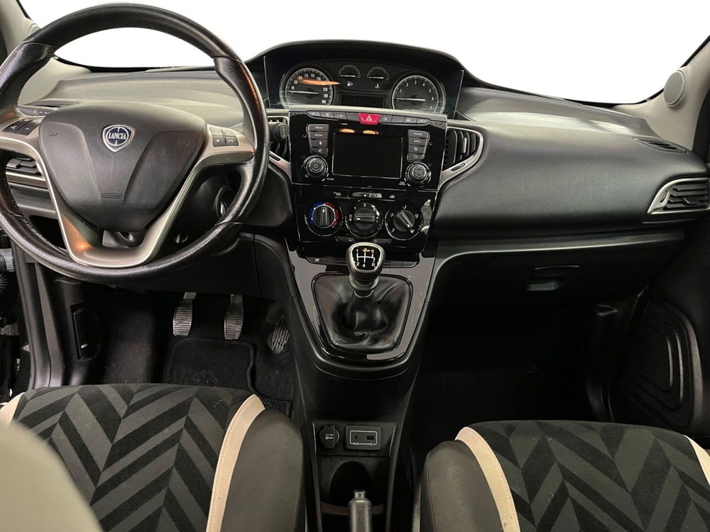 Lancia Ypsilon usata a Modena (8)