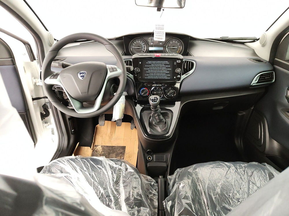 Lancia Ypsilon nuova a Caserta (13)