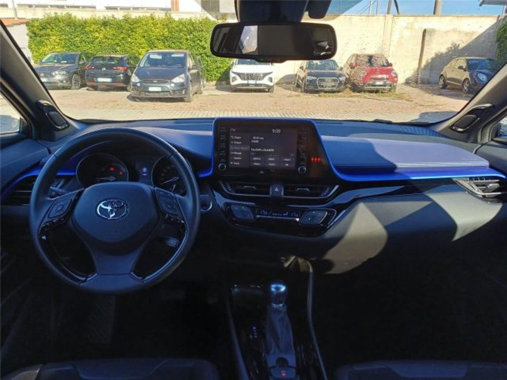 Toyota Toyota C-HR usata a Bari (13)