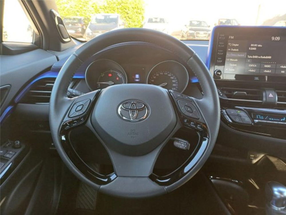 Toyota Toyota C-HR usata a Bari (14)