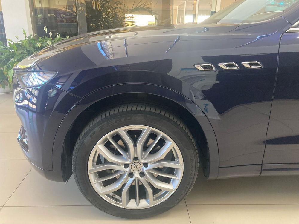 Maserati Levante usata a Bari (7)