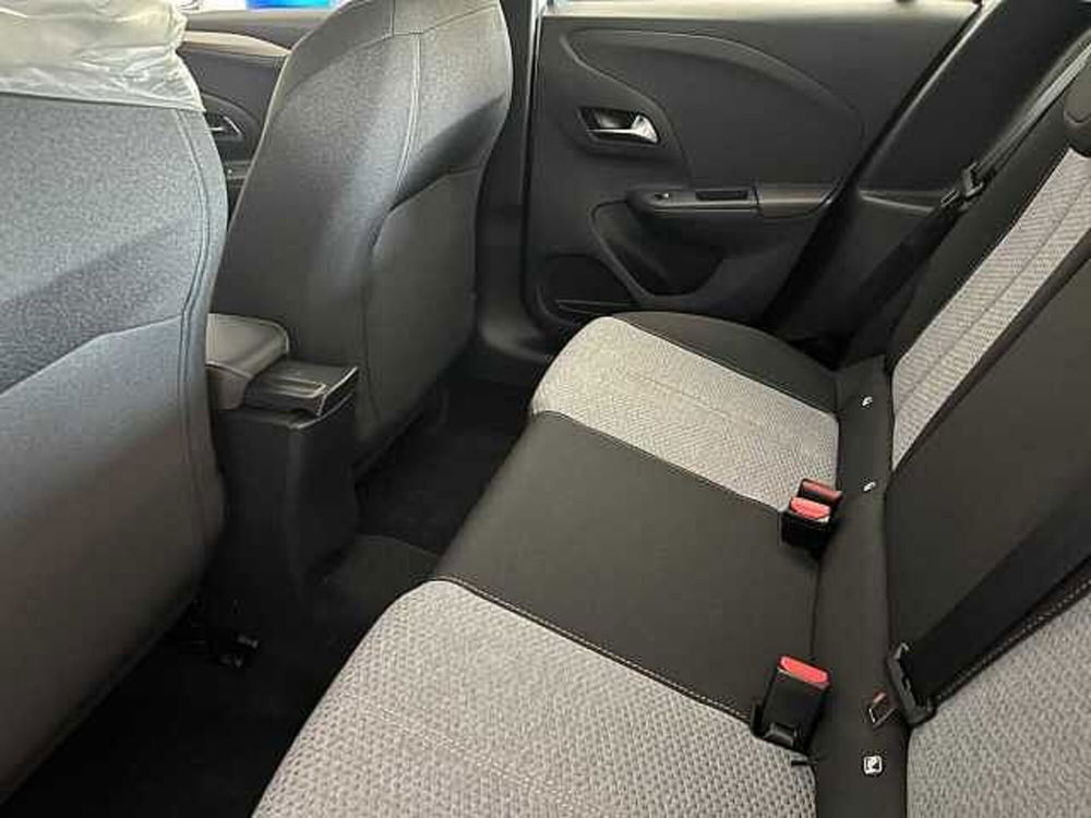 Opel Corsa nuova a Vibo Valentia (9)