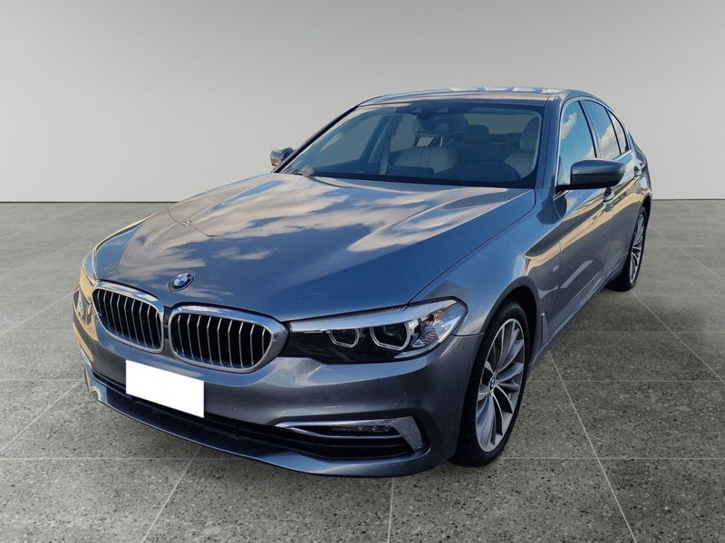 BMW Serie 5 520d Luxury  del 2018 usata a Triggiano