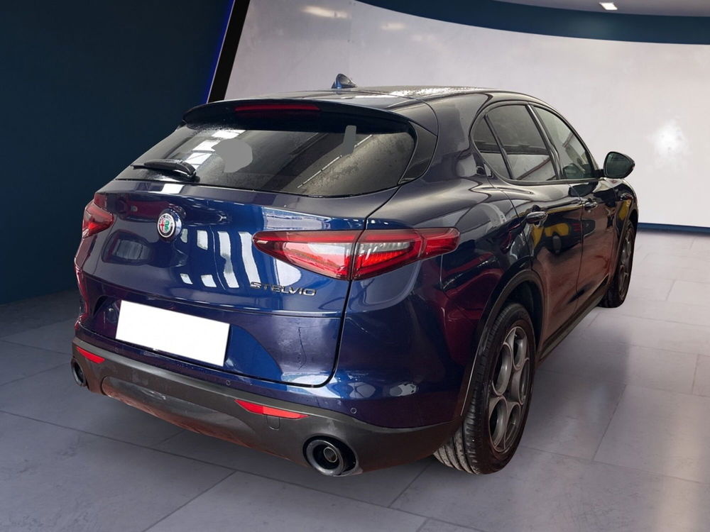 Alfa Romeo Stelvio usata a Torino (3)