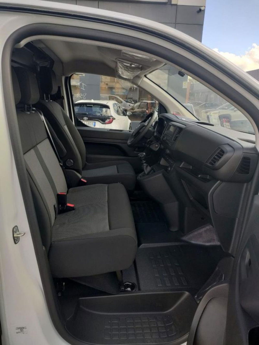 Toyota Proace nuova a Arezzo (7)