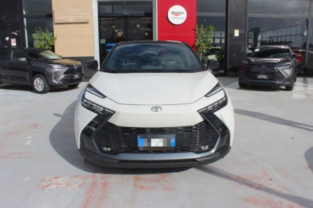 Toyota Toyota C-HR nuova a Roma (4)