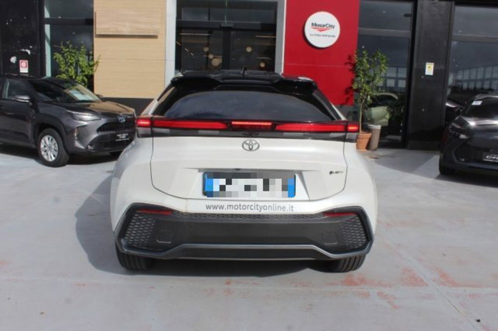 Toyota Toyota C-HR nuova a Roma (5)