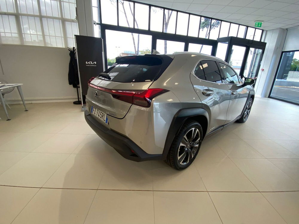 Lexus UX usata a Roma (7)