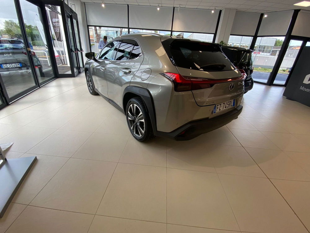 Lexus UX usata a Roma (9)