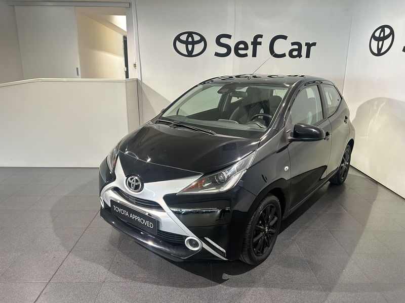 Toyota Aygo 1.0 VVT-i 69 CV 5 porte x-play  del 2017 usata a Milano