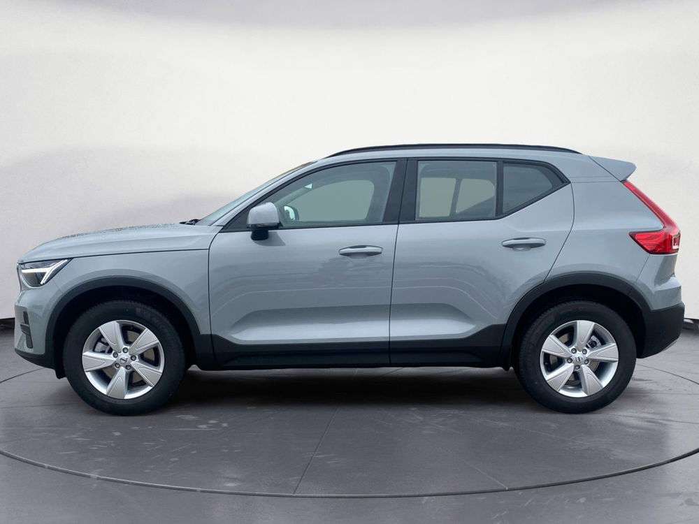 Volvo XC40 nuova a Pordenone (2)