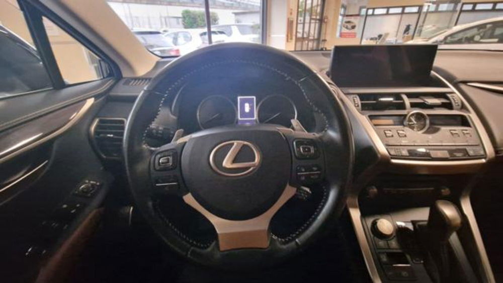 Lexus NX usata a Milano (8)