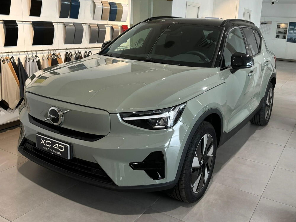 Volvo XC40 nuova a Napoli (2)