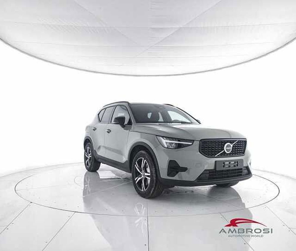 Volvo XC40 nuova a Viterbo (2)