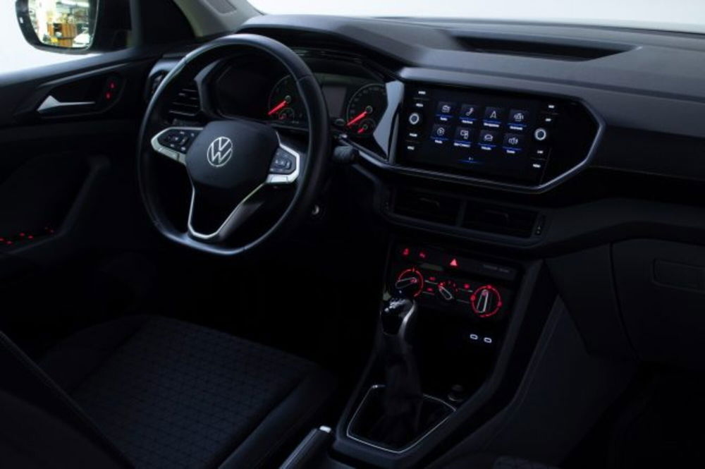 Volkswagen T-Cross usata a Novara (6)