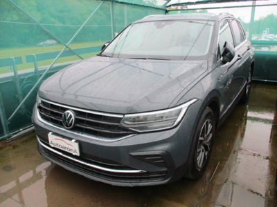 Volkswagen Tiguan 2.0 TDI SCR Life del 2021 usata a Paruzzaro