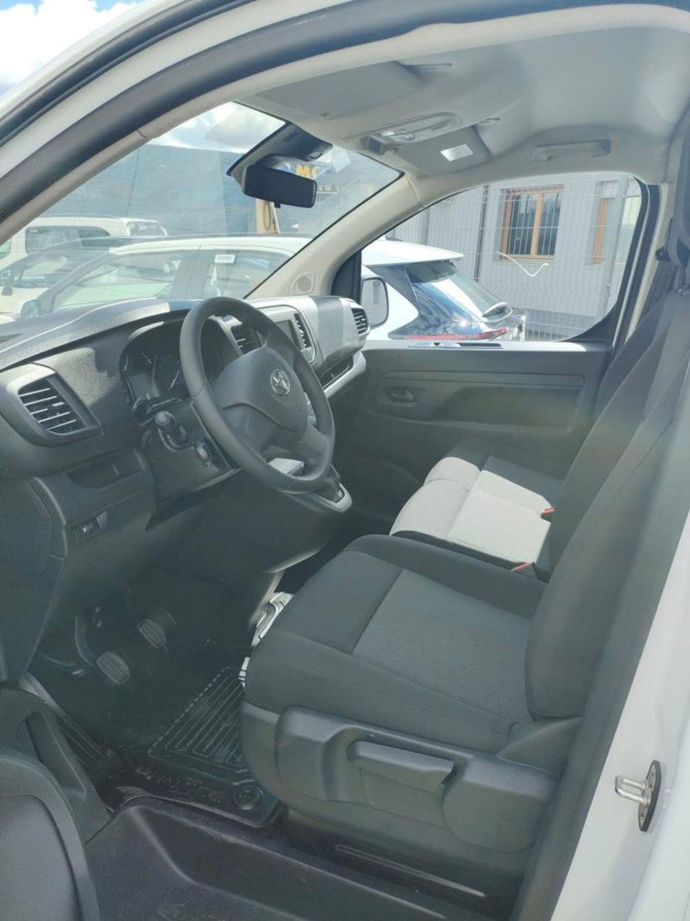 Toyota Proace nuova a Arezzo (4)