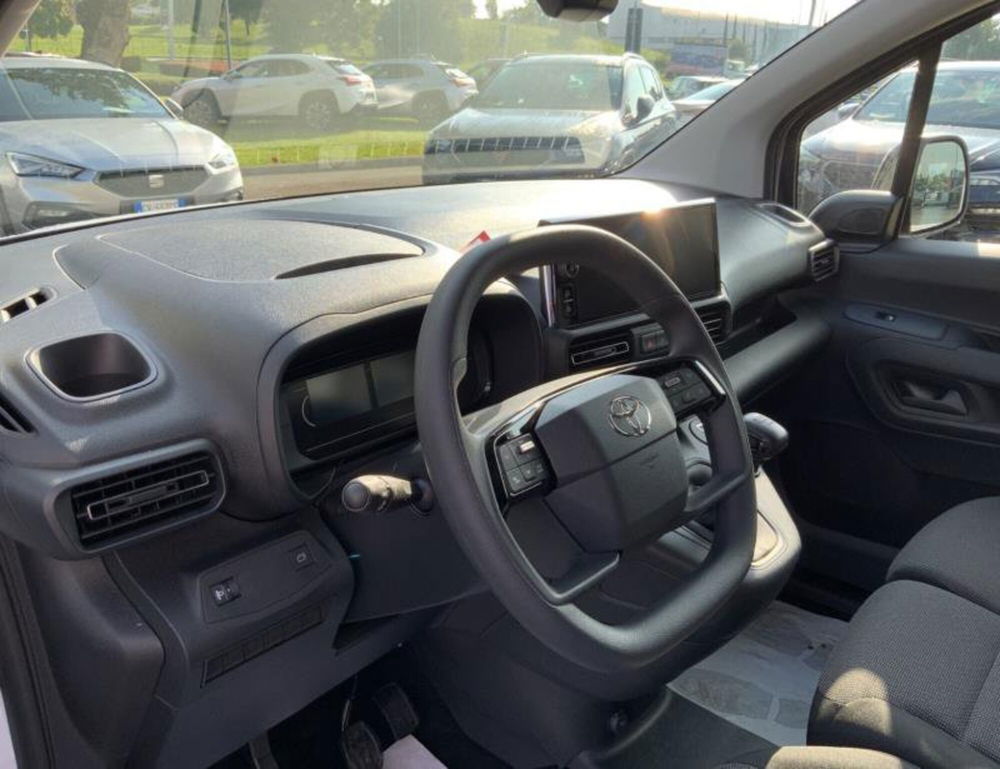 Toyota Proace City nuova a Perugia (9)