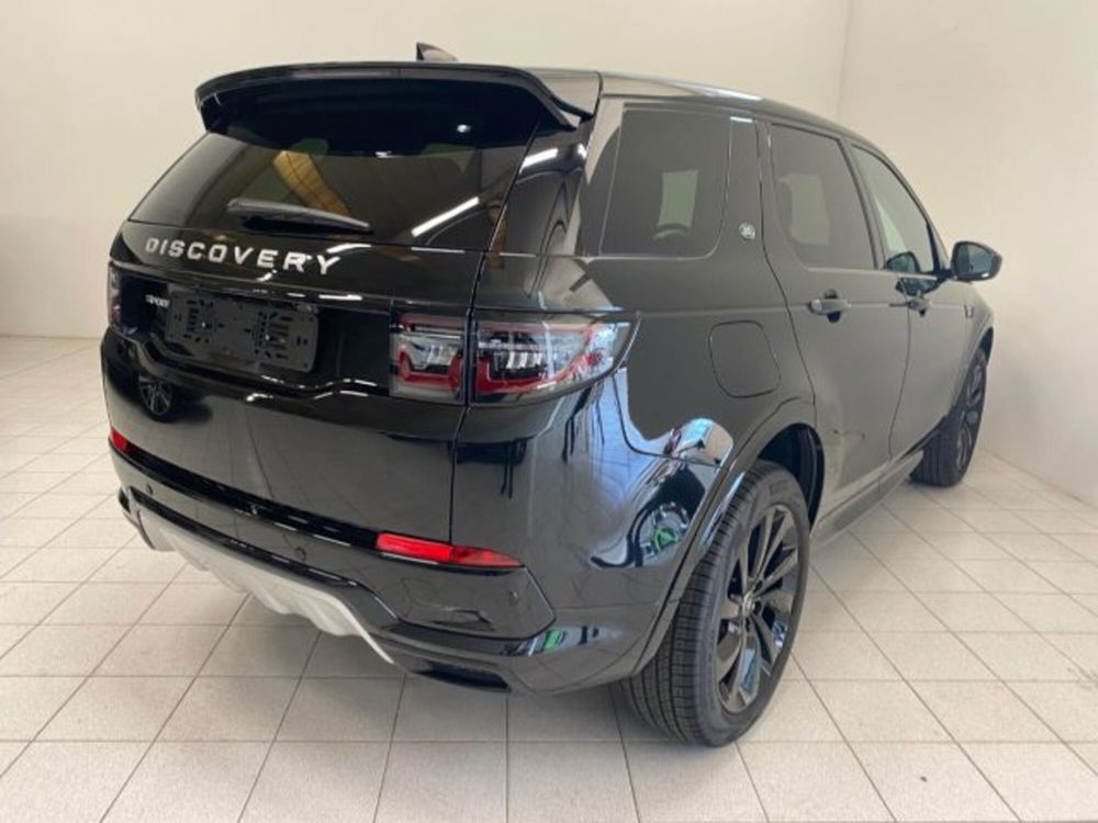 Land Rover Discovery Sport nuova a Novara (2)