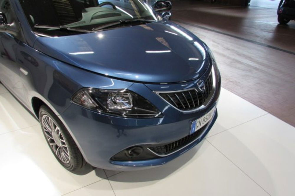 Lancia Ypsilon usata a Milano (17)