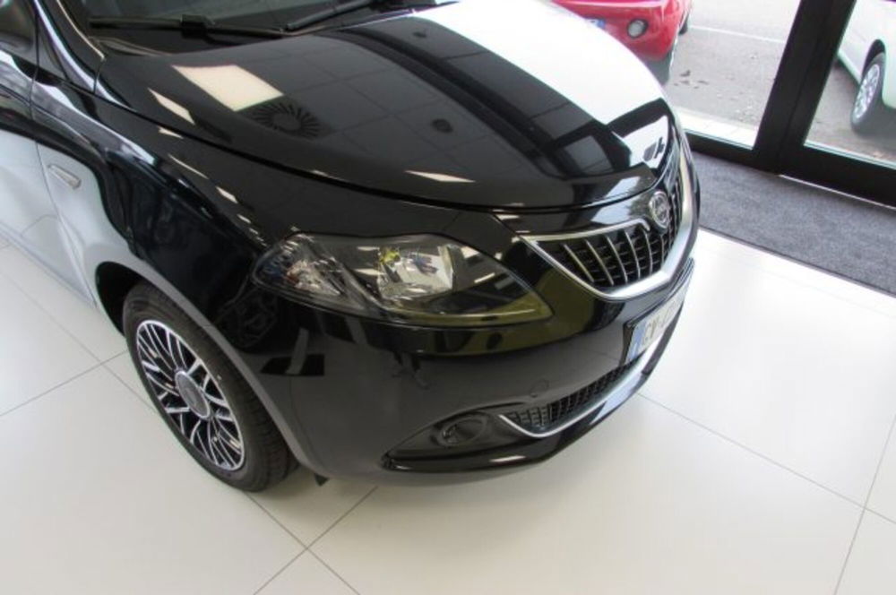 Lancia Ypsilon nuova a Milano (15)