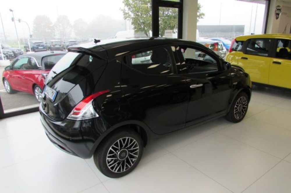 Lancia Ypsilon nuova a Milano (3)