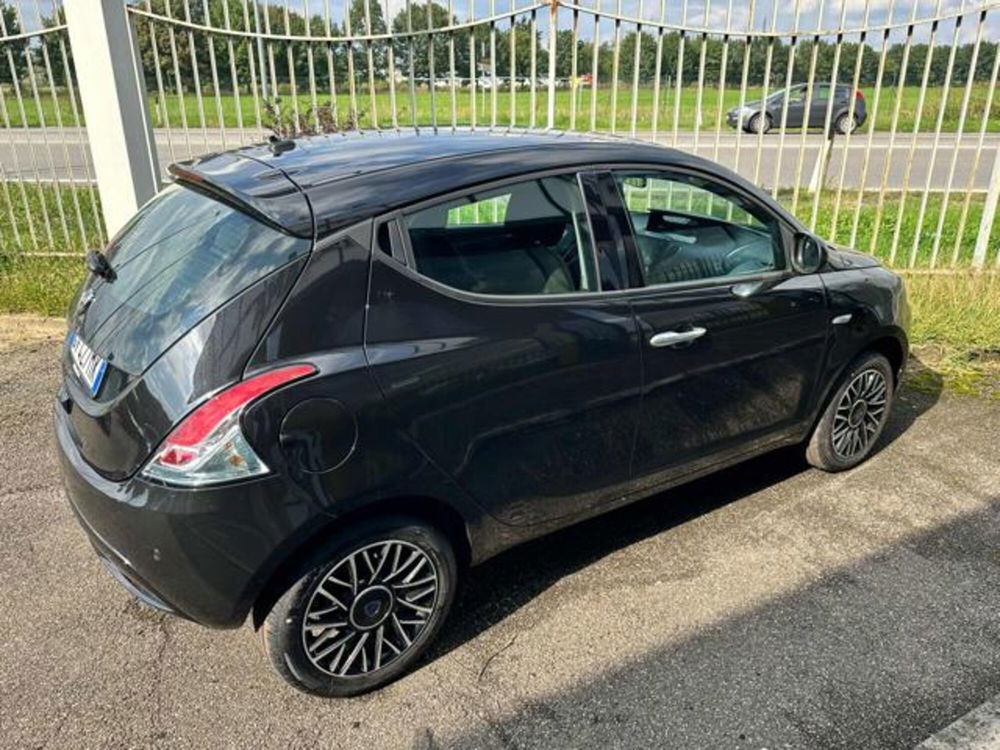 Lancia Ypsilon nuova a Milano (2)