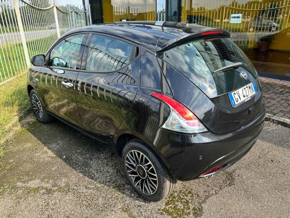 Lancia Ypsilon nuova a Milano (3)