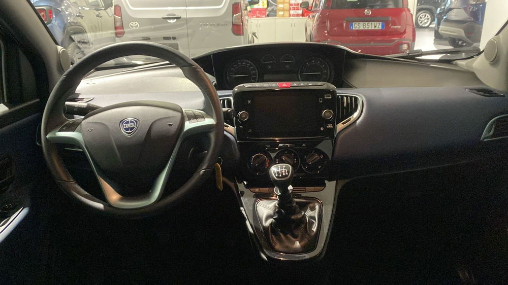 Lancia Ypsilon usata a Bergamo (13)