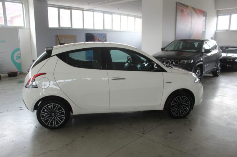 Lancia Ypsilon usata a Terni (6)