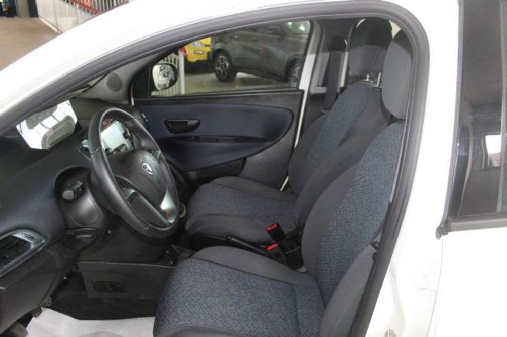 Lancia Ypsilon usata a Terni (7)