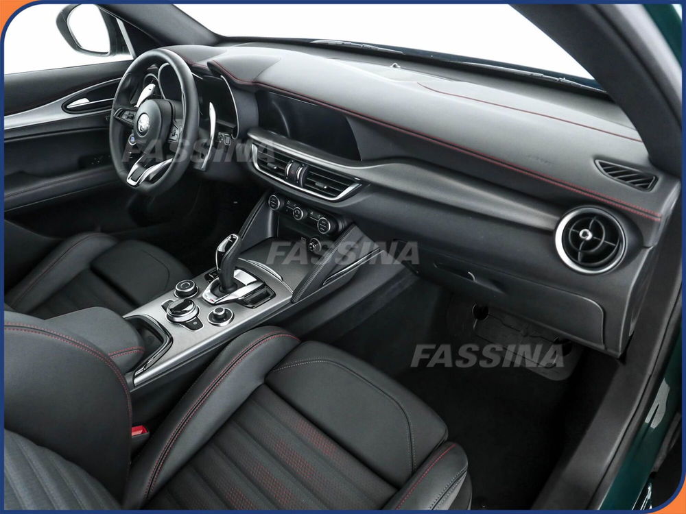 Alfa Romeo Stelvio nuova a Milano (14)