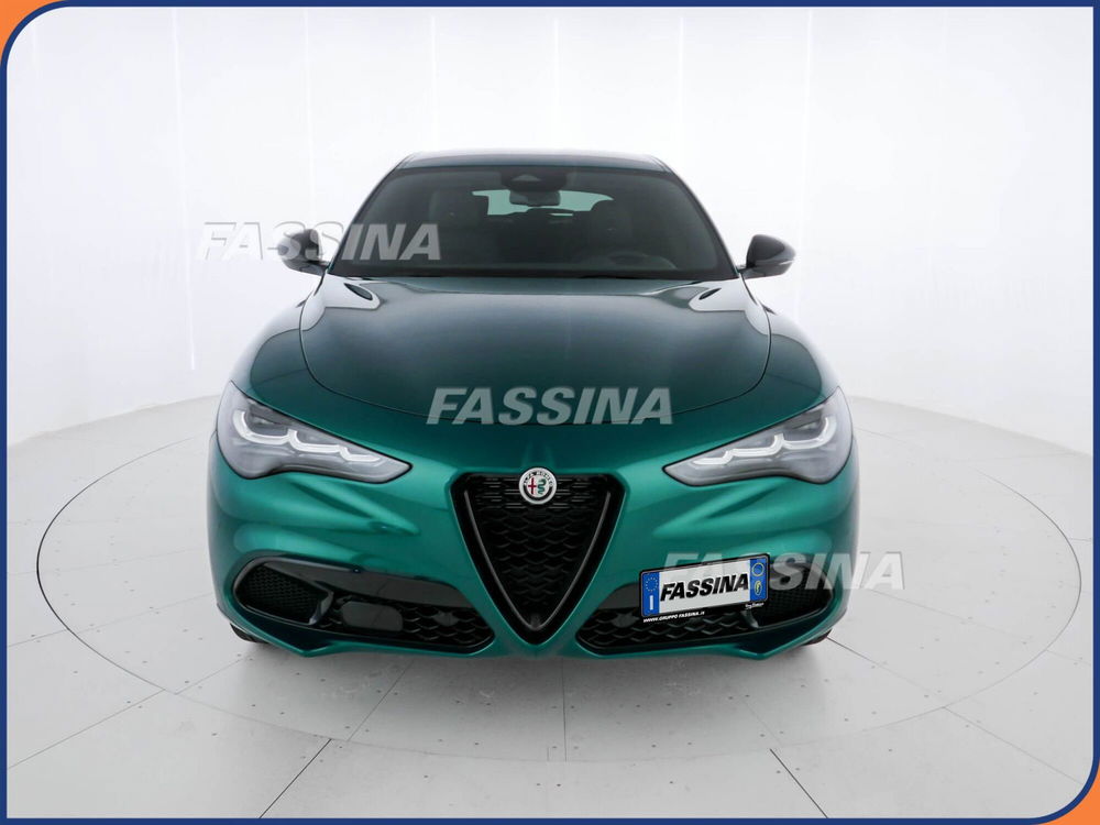 Alfa Romeo Stelvio nuova a Milano (2)