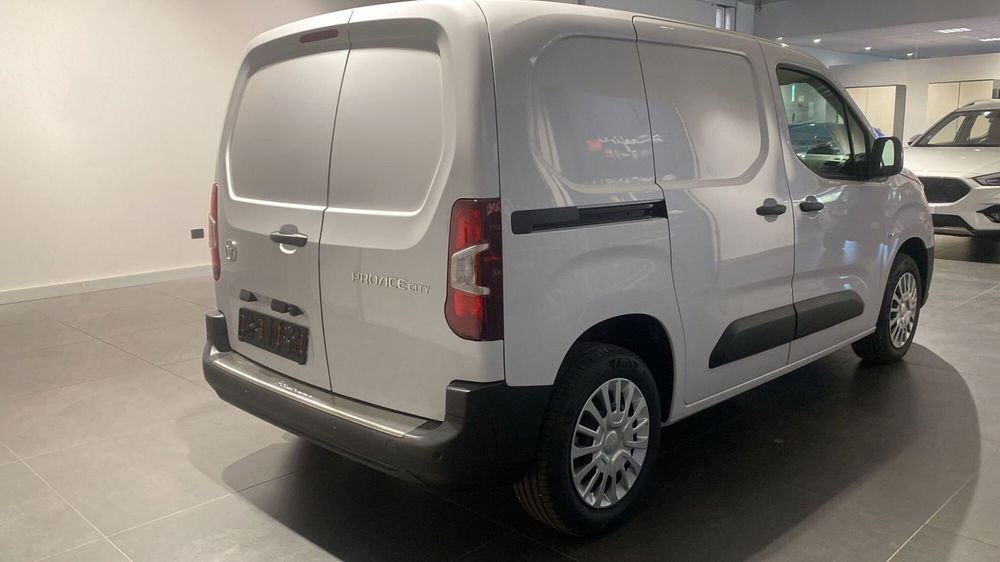 Toyota Proace City nuova a Bergamo (4)