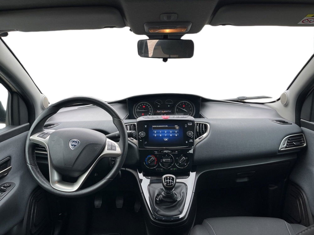 Lancia Ypsilon usata a Torino (11)