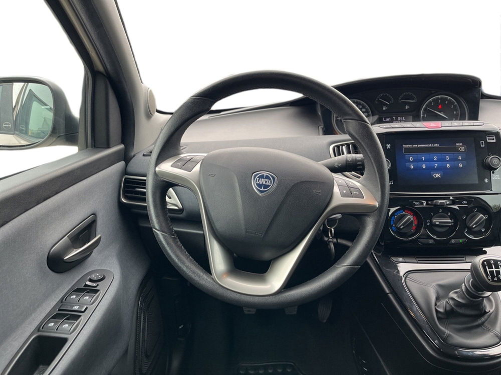 Lancia Ypsilon usata a Torino (12)