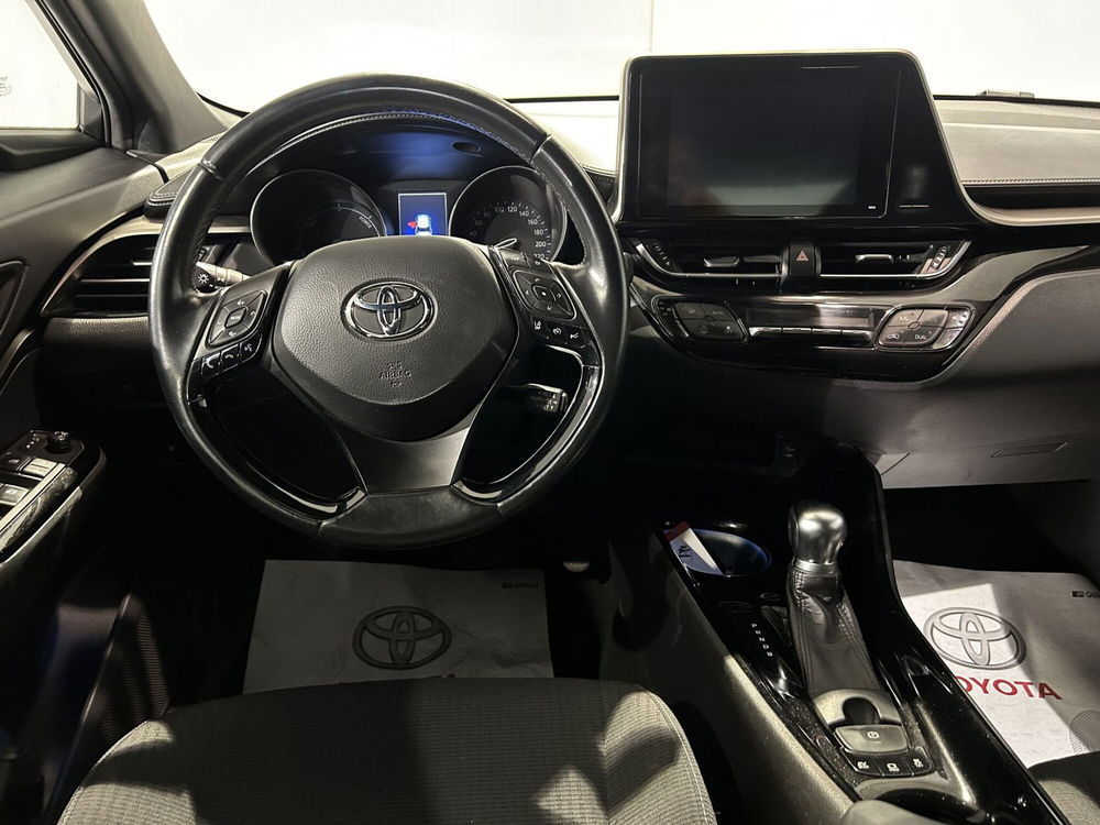 Toyota Toyota C-HR usata a Milano (8)