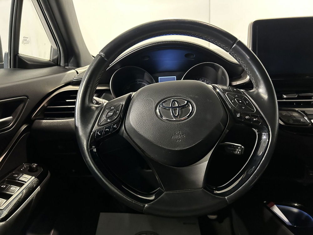 Toyota Toyota C-HR usata a Milano (9)