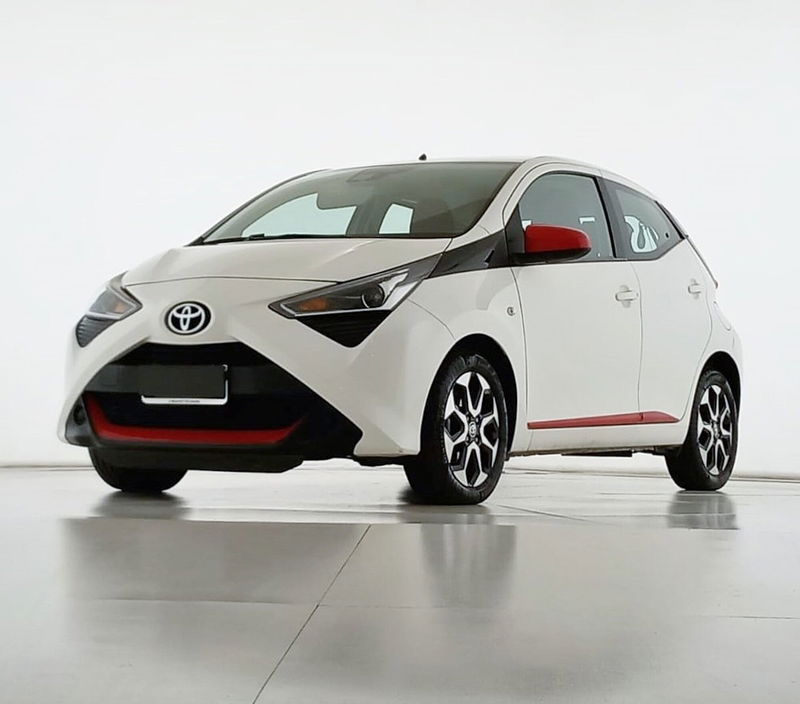 Toyota Aygo 1.0 VVT-i 72 CV 5 porte x-play  del 2018 usata a Bastia Umbra