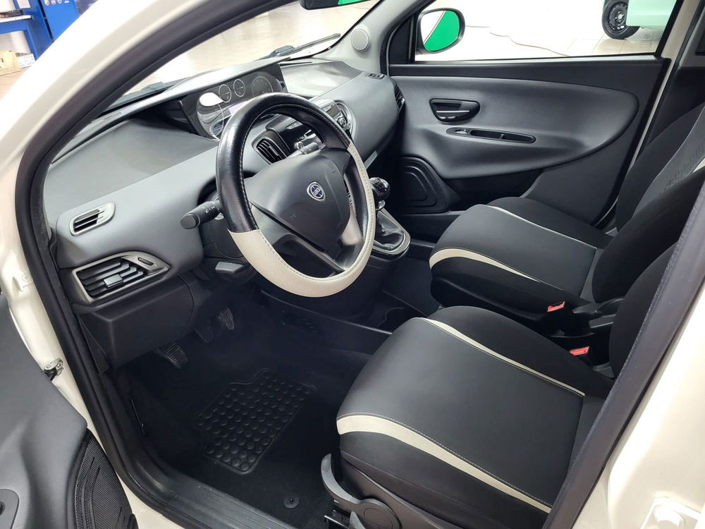 Lancia Ypsilon usata a Arezzo (8)