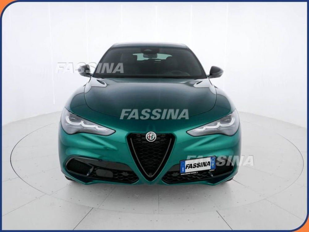 Alfa Romeo Stelvio nuova a Milano (2)