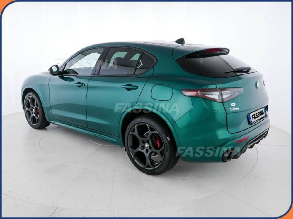 Alfa Romeo Stelvio nuova a Milano (3)