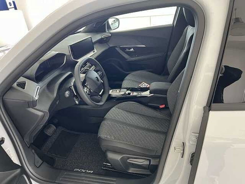 Peugeot 2008 nuova a Cagliari (17)