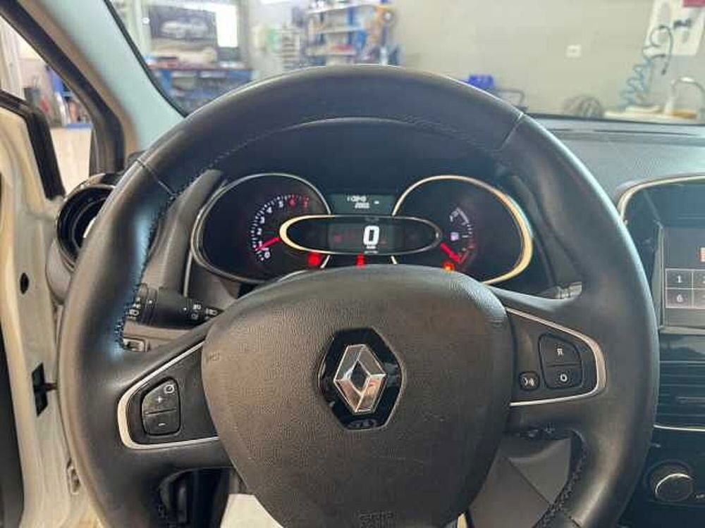 Renault Clio usata a Napoli (19)