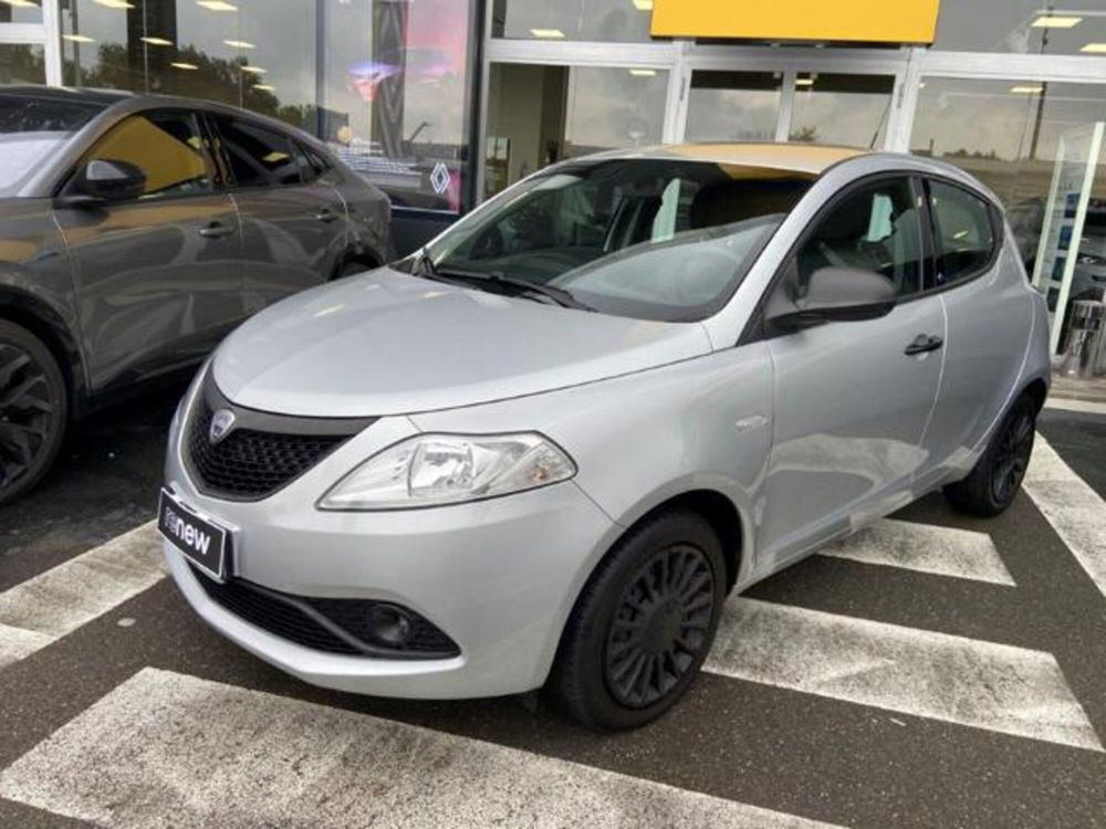 Lancia Ypsilon usata a Pavia (2)