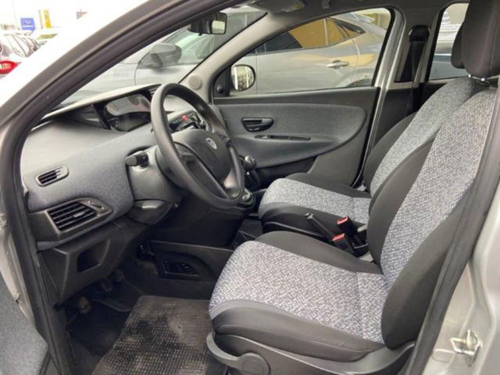 Lancia Ypsilon usata a Pavia (6)