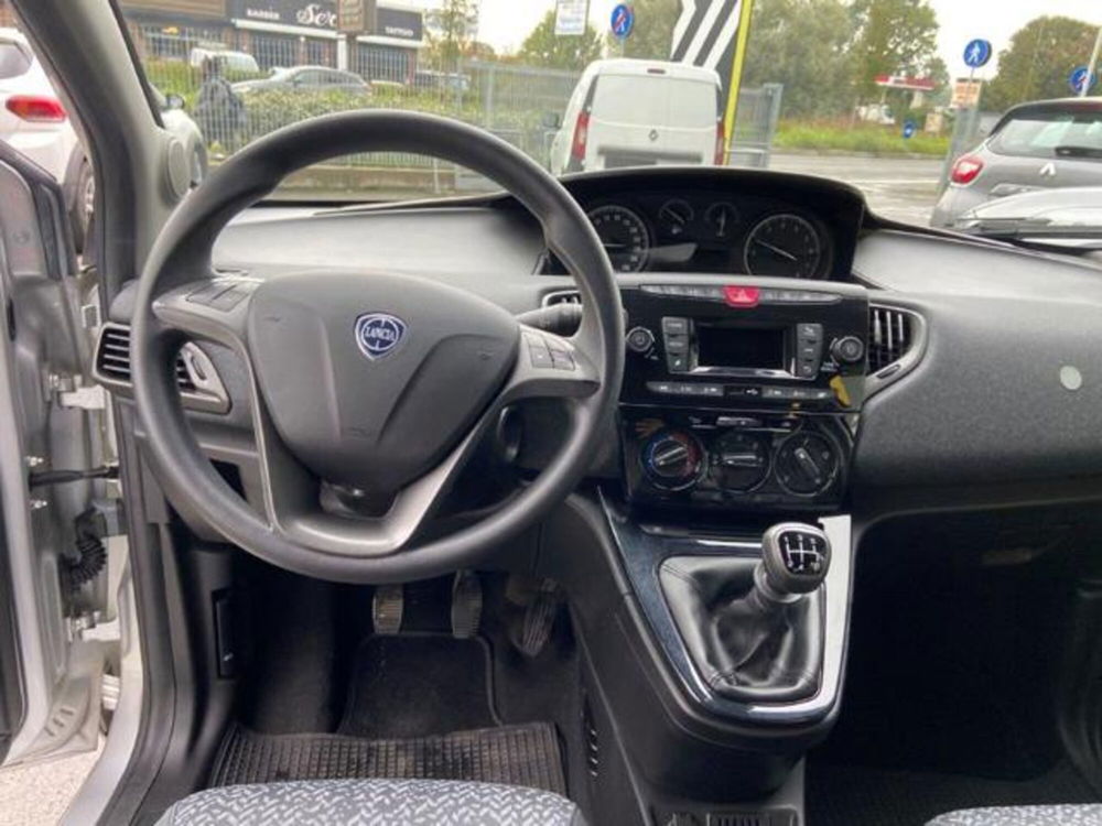 Lancia Ypsilon usata a Pavia (9)